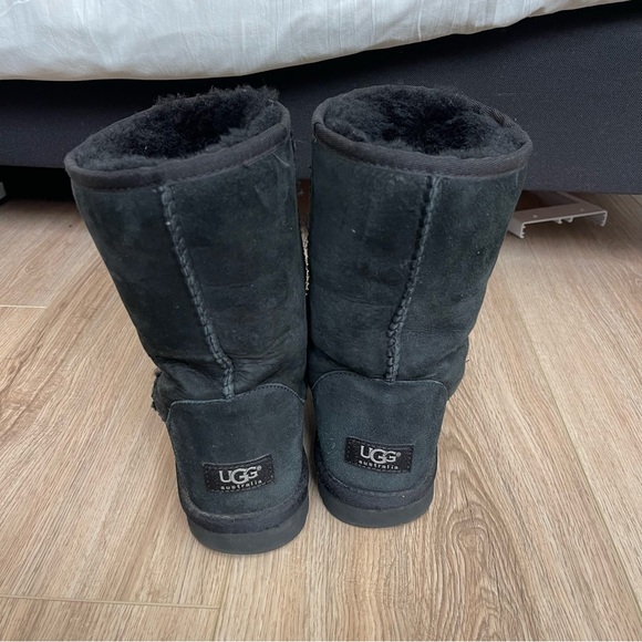 Women’s Black Uggs Size 9 - Picture 3 of 4